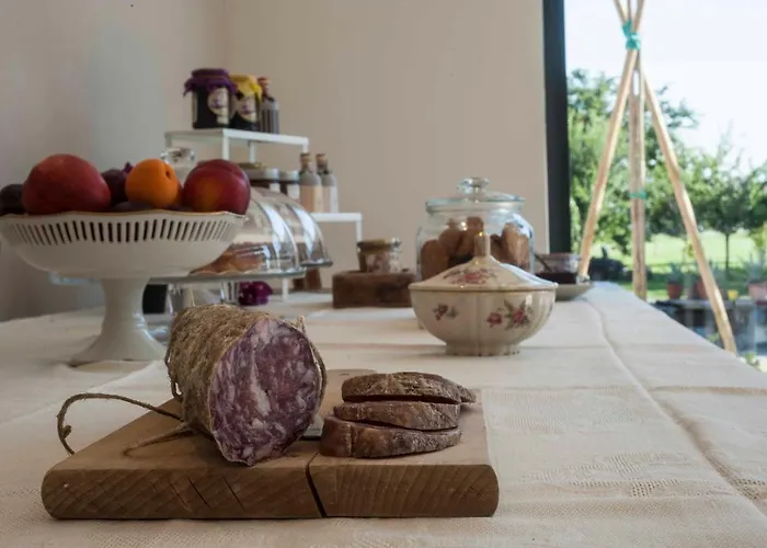 Le Ferrerie Fattoria Marchesini Bed & Breakfast 3*